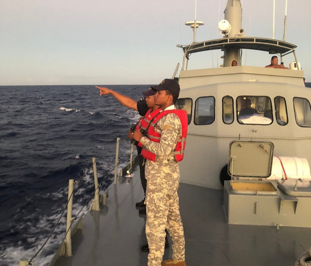 Armada dominicana rescatando noveno tripulante