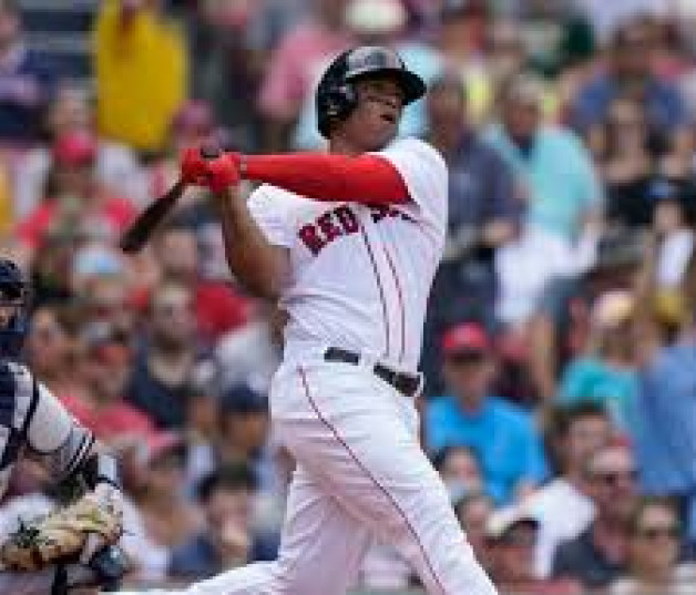 Rafael Devers tuvo dos de los 14 incogibles de los Medias Rojas.