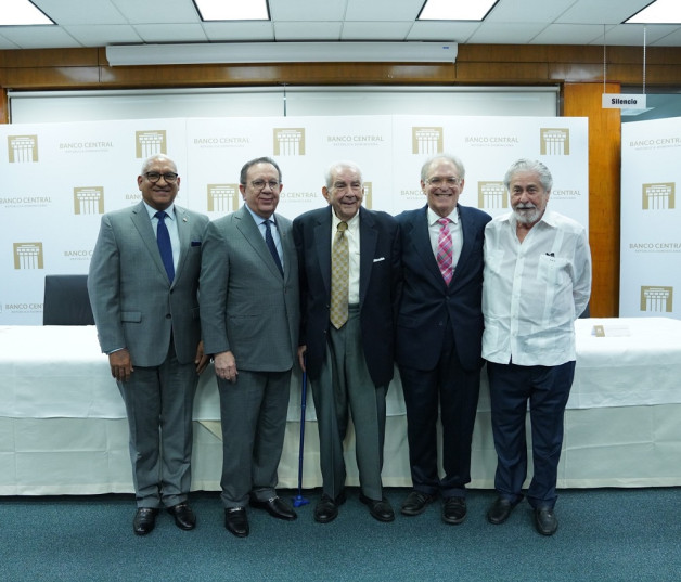 Ervin Novas Bello, Héctor Valdez Albizu, Rafael Tomás Hernández Ramos, Gustavo Luis Moré y Pedro Haché.