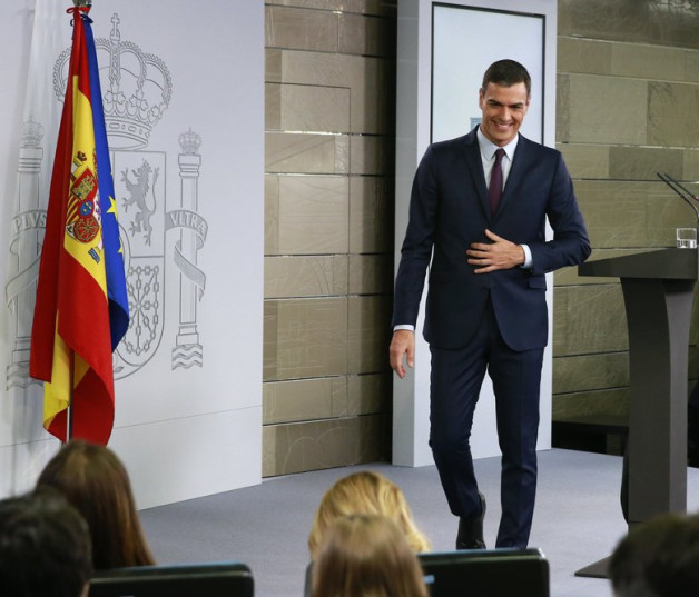El presidente del Gobierno de España, Pedro Sánchez, sale después de pronunciar un comunicado en el Palacio de la Moncloa en Madrid, España, el viernes 15 de febrero de 2019.