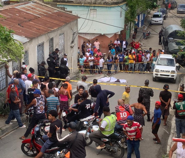 La muerte de Yorelvis Castillo, 32 años, ocurrió en mayo, y las autoridades policiales, no han apresado al responsable de cometer el hecho.