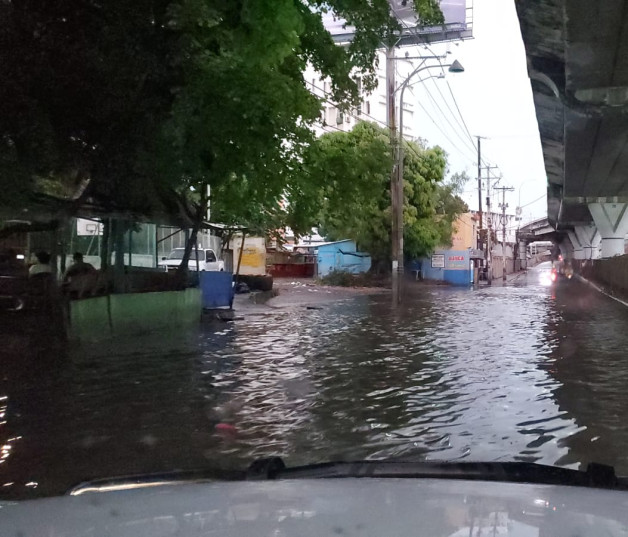 Vía inundada.