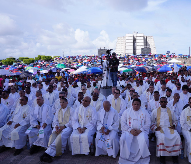 Miles se congregan por Corpus Christi