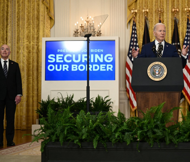 El presidente Joe Biden habló ayer en el Salón Este de la Casa Blanca, para anunciar que cerrará temporalmente la frontera entre Estados Unidos y México a los solicitantes de asilo cuando lleguen inmigrantes ilegales.