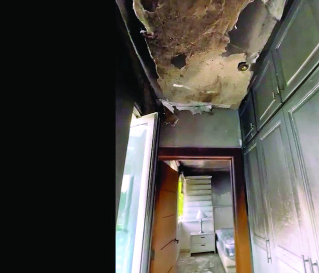 Una vista interior de daños a la residencia del ciudadano Nelson Mauricio Collado,   en residencial Isabel G, al norte de Santiago, a causa de la explosión del cohete experimental.