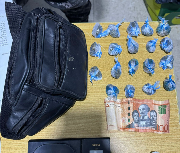 Imagen muestra presuntas sustancias ilegales que fueron confiscadas por la Policía Nacional.