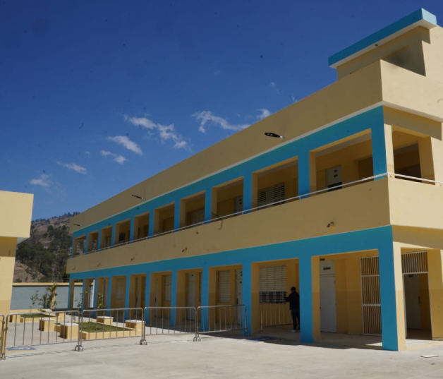 Centro educativo inaugurado por el Gobierno en el municipio Hondo Valle, Elías Piña, en 2023.