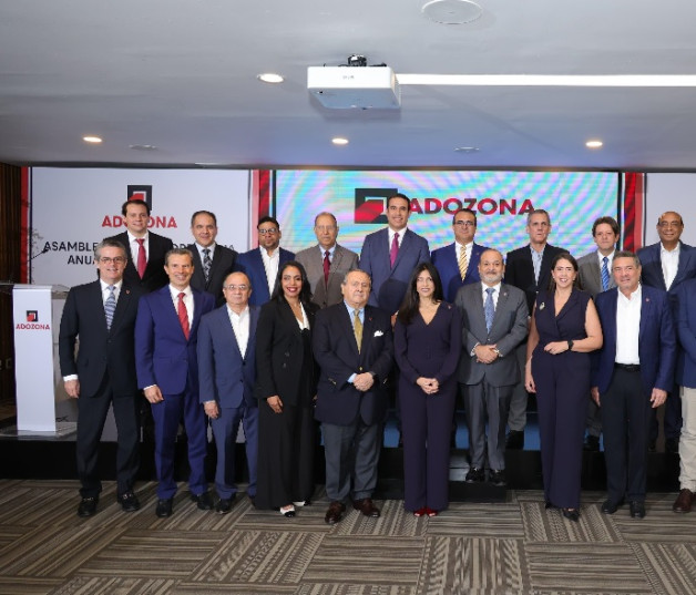 Nueva junta directiva de la Adozona.