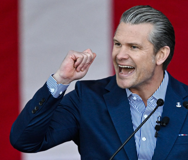 El secretario de Defensa de Estados Unidos, Pete Hegseth, quien afirmó que el Pentágono revisará sus vínculos con todas las universidades de la Ivy League para la formación y educación militar.