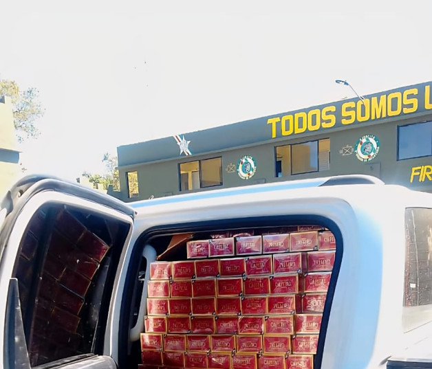 El conductor del vehículo marca Toyota , modelo Hilux, color blanco, huyó al percibir la presencia militar.