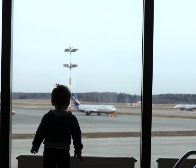 Migración tardaba hasta dos semanas en algunos meses del año para entregarle la autorización a los padres.