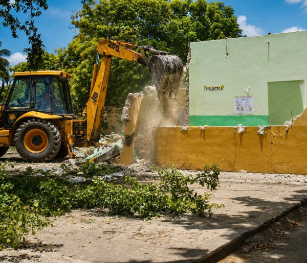 La Dirección de Infraestructura Escolar empezó a demoler la vieja planta física para levantar un nuevo plantel.