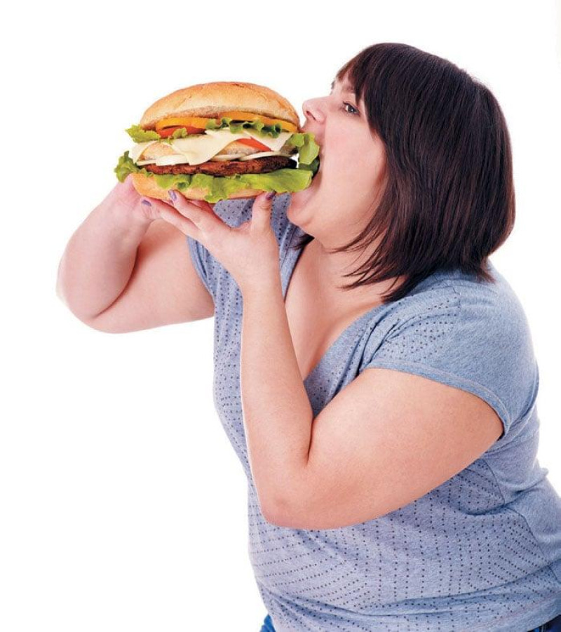Problema. Las calorías consumidas en este tipo de comida son una de las causas de la obesidad.