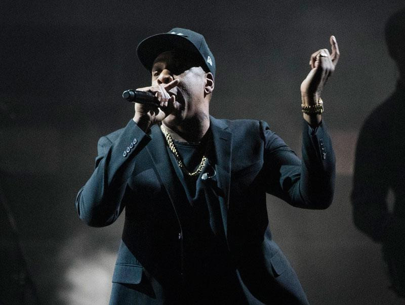 “LEGACY” Jay-Z habla de su herencia en “Legacy”, título de su última canción, que dedica a sus hijos, y en la que dice que espera que su fortuna y sus obras benéficas seguirán después de su muerte.