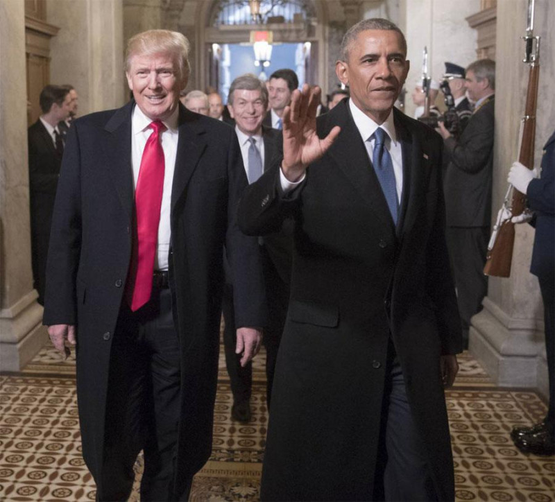 El presidente de Estados Unidos Donald Trump y el expresidente Barack Obama en 2017. SCOTT APPLEWHITE GETTY IMAGES.