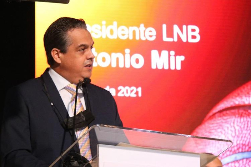Antonio Mir, presidente de la Liga Nacional de Baloncesto, al momento de anunciar las innovaciones que tendrá la liga para la temporada que se inicia la próxima semana.