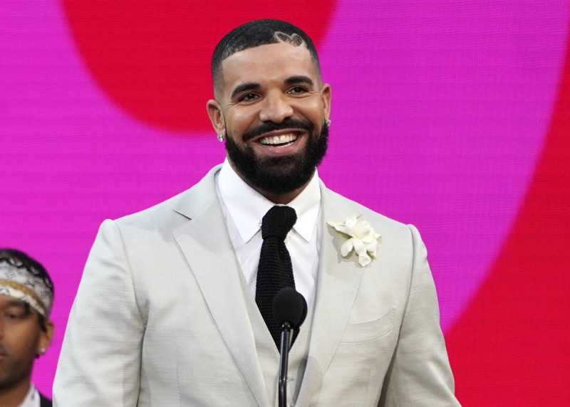 Drake recibió el Premio Billboard al artista de la década el 23 de mayo de 2021 en el Teatro Microsoft en Los Ángeles. (AP Foto/Chris Pizzello, Archivo)