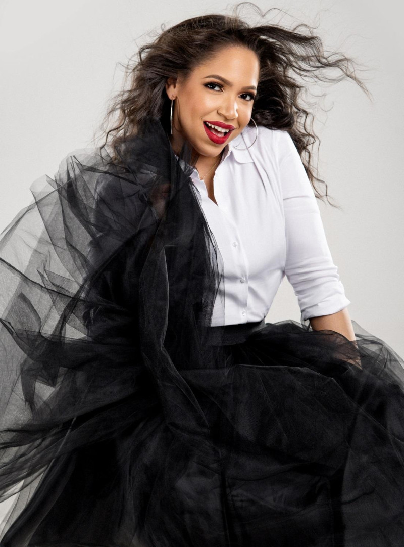 Juliana O´Neal promueve su nuevo merengue "Nos fuimo´".