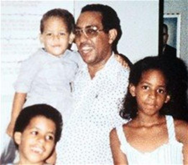 <em><span style="font-size:9px">Narcisazo junto a tres de sus hijos. Fuente externa / National Security Archive</span></em>