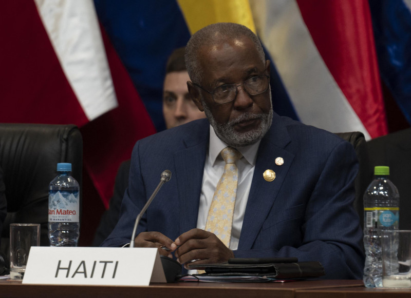 El Ministro de Relaciones Exteriores de Haití, Jean Victor Geneus, asiste a una reunión sobre política de ayuda a Haití organizada por Canadá durante la 52ª Asamblea General de la OEA en Lima el 6 de octubre de 2022.
Cris BOURONCLE / PISCINA / AFP