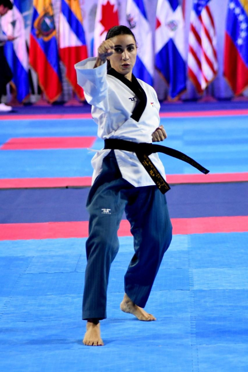 Ana Patricia Peña Pérez, ganadora de medallas de oro en la modalidad poomsae (formas).