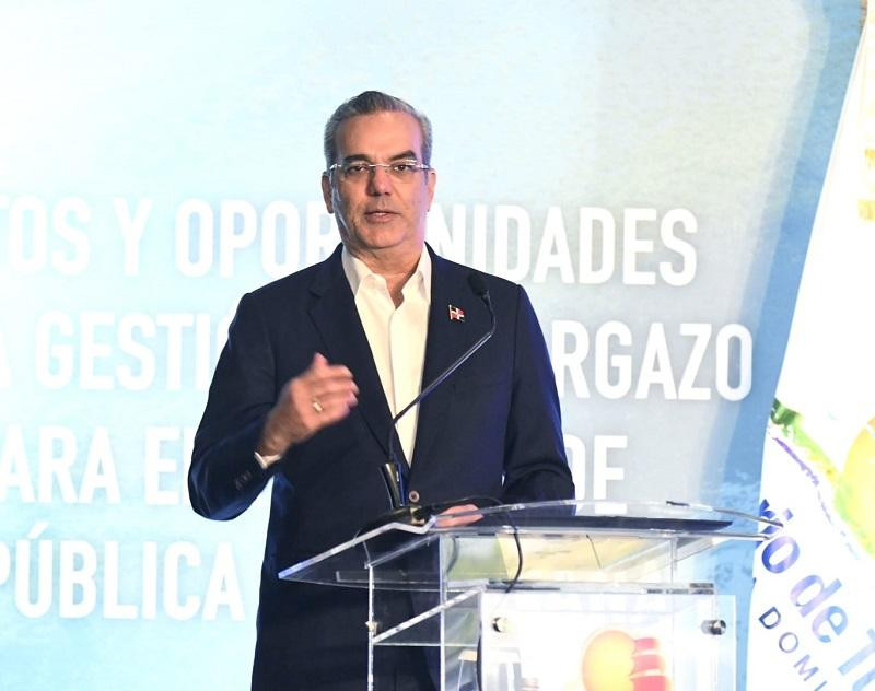 Presidente de la República, Luis Abinader,, encabeza seminario sobre "Retos y oportunidades del sargazo"