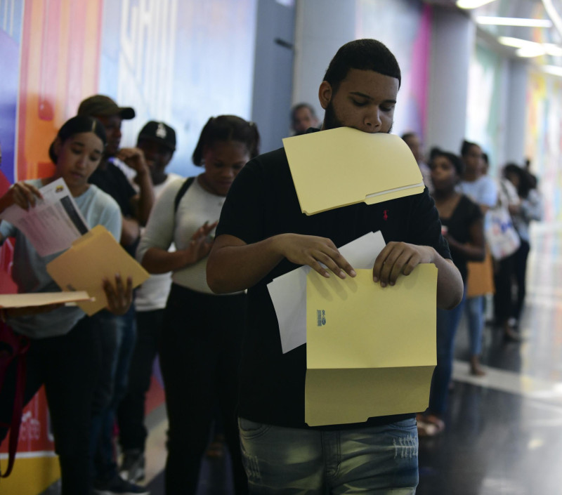 La ley de primer empleo abre camino al trabajo a miles de jóvenes dominicanos en edades de entre 18 y 25 años.