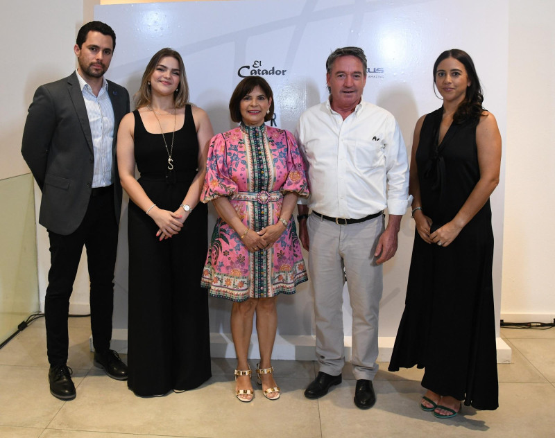 Carlos Álvarez, Silvanna Najri, Susy Guzmán, Cary Guy y Carla Abusada