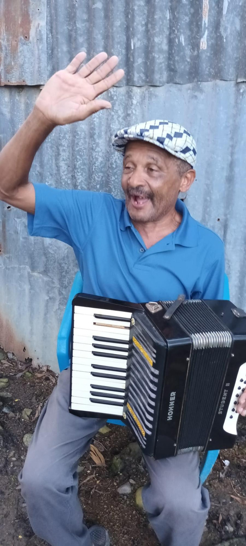 El veterano músico Inocencio Galvez "Chimbí" es conocido en toda la región Este.