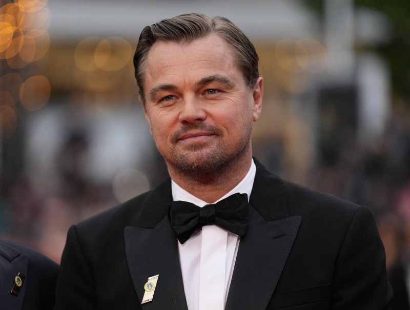 Leonardo DiCaprio posa para los fotógrafos a su llegada al estreno de la película 'Killers of the Flower Moon' en el 76º festival internacional de cine de Cannes, sur de Francia, el sábado 20 de mayo de 2023.