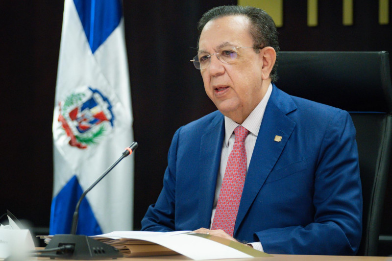El gobernador del Banco Central, Héctor Valdez Albizu.
