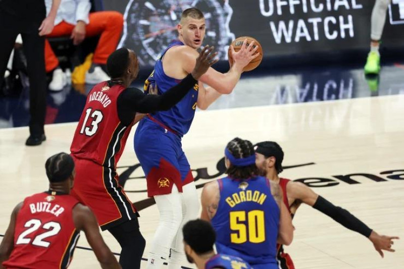 Jokic tuvo el debut esperado en su debut en Finales de la NBA.
