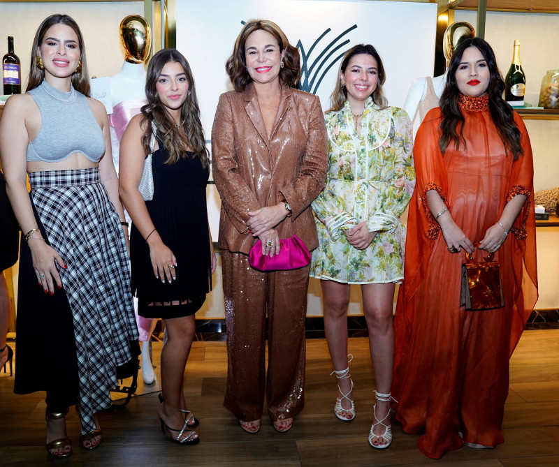 Graciella Dietsch, Adriana Torrón Armenteros, Rosanna Rivera, Patricia Bermúdez y Natalia Nachón