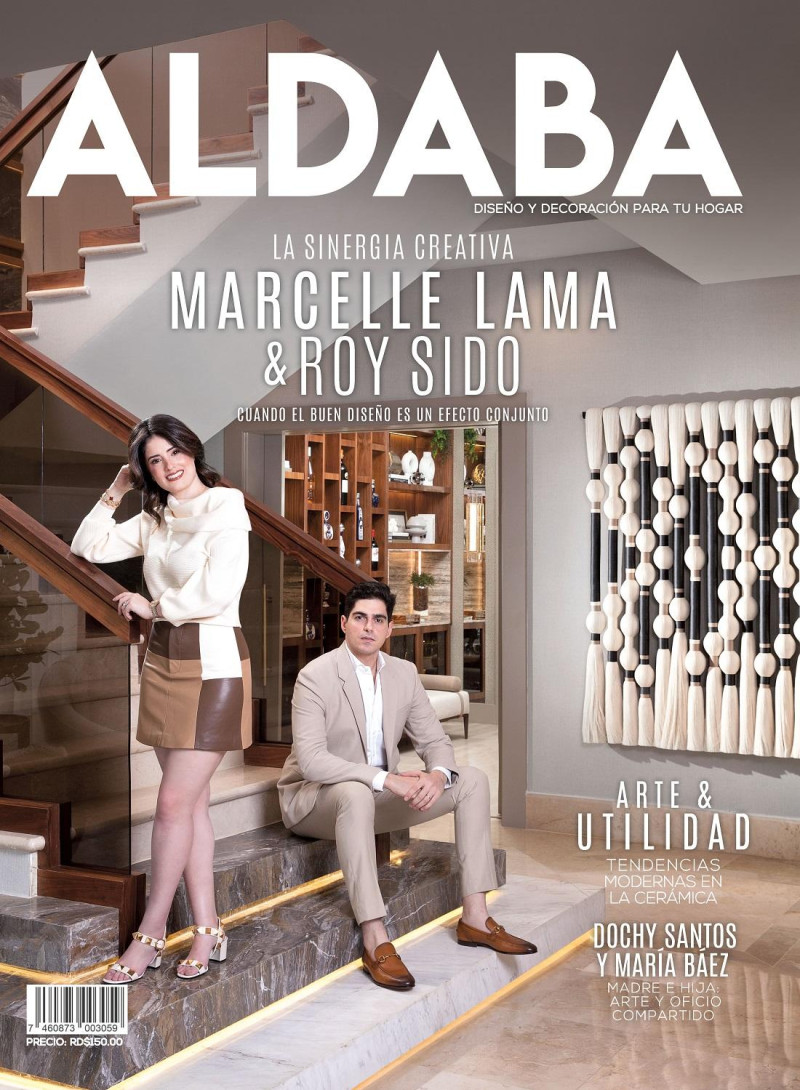 En la portada, la arquitecta Marcelle Lama posa junto a su esposo el ingeniero Roy Sido, en una fotografía de Ricardo Piantini Hazoury.