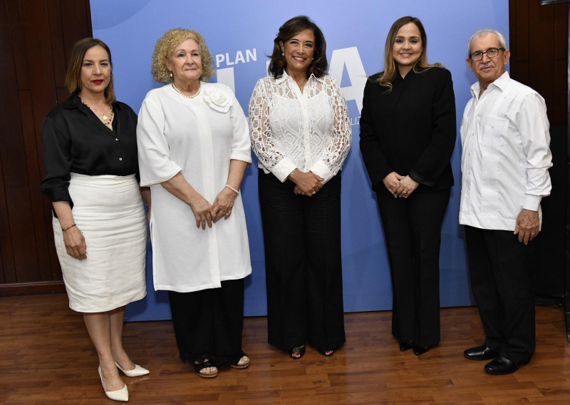 Rosario Vásquez, Yvonne Arias, Gema Hidalgo, Patricia Hernández y Bolívar Troncoso