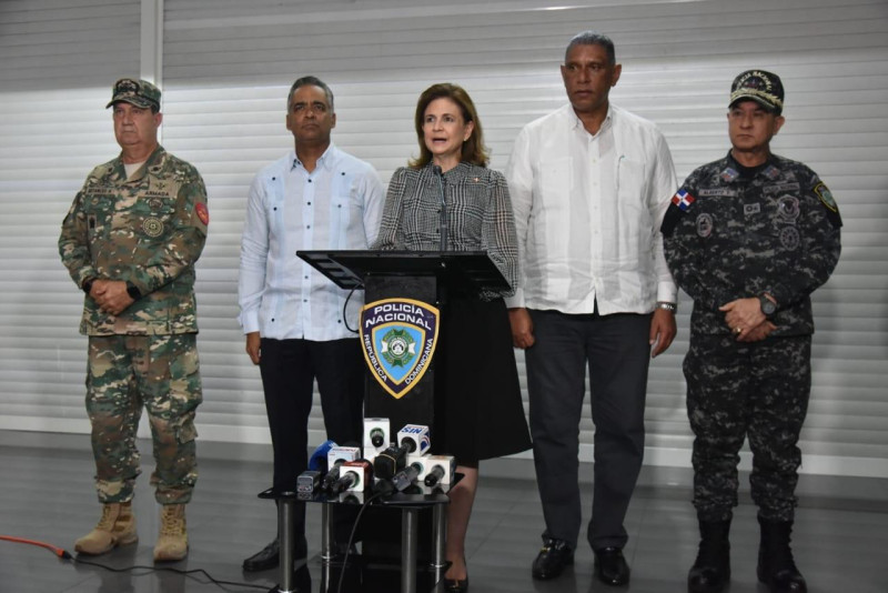 La vicepresidenta Raquel Peña, y los ministros de la Presidencia, Joel Santos, y de Interior y Policía, Jesús Vásquez.
