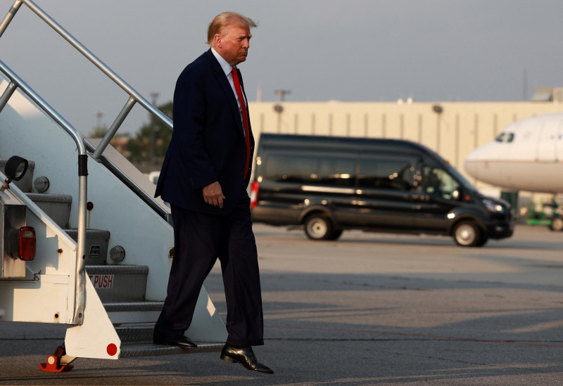 Donald Trump durante su llegada a Atlanta, Georgia