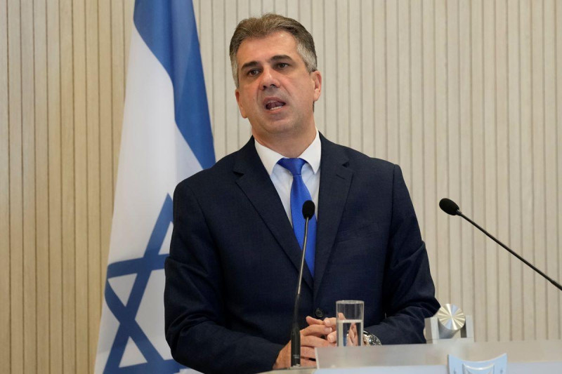 El ministro de Asuntos Exteriores de Israel, Eli Cohen, habla con la prensa luego de una reunión en Nicosia, Chipre, el 31 de marzo de 2023.