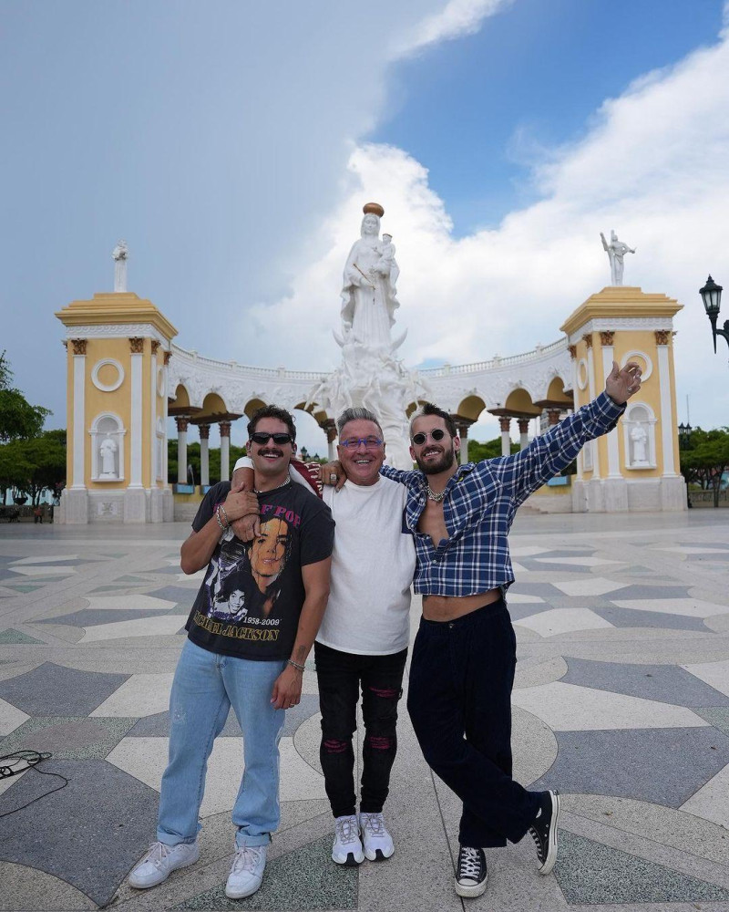 Ricardo Montaner con sus hijos Mau y Ricky en Maracaibo
