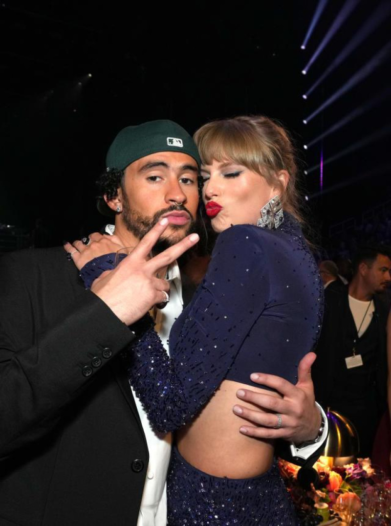 Bad Bunny y Taylor Swift coincidieron por primera vez en la ceremonia de los Premios Grammy 2023