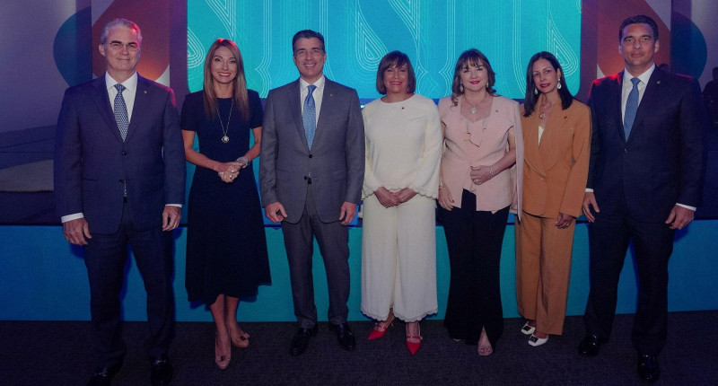 René Grullón, Sofía Antor, Christopher Paniagua, Austria Gómez, Antonia Antón de Hernández, María Povedano y Francisco Ramírez