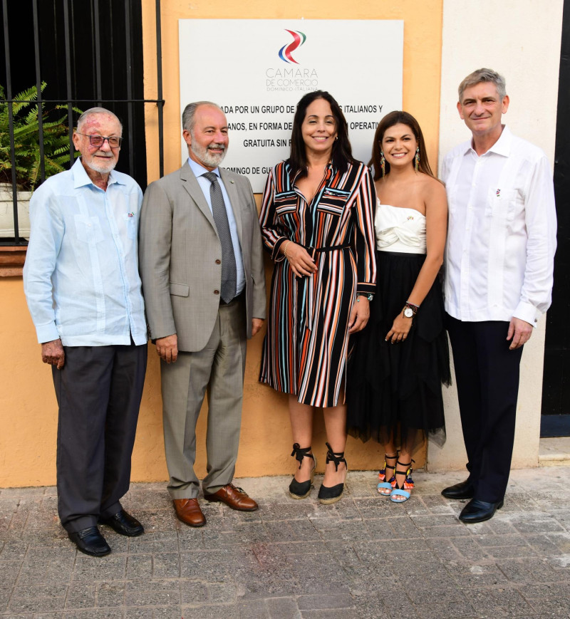 Renzo Seravalle, Stefano Queirolo Palmas, Jeanne Marion Landais, Irene Rumiz y Massimiliano Wax.