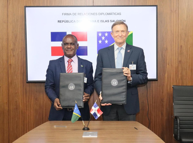 El ministro de Relaciones Exteriores, Roberto Álvarez, firmó los acuerdos de inicio de relaciones diplomáticas con Islas Salomón y la República Islámica de Mauritania.