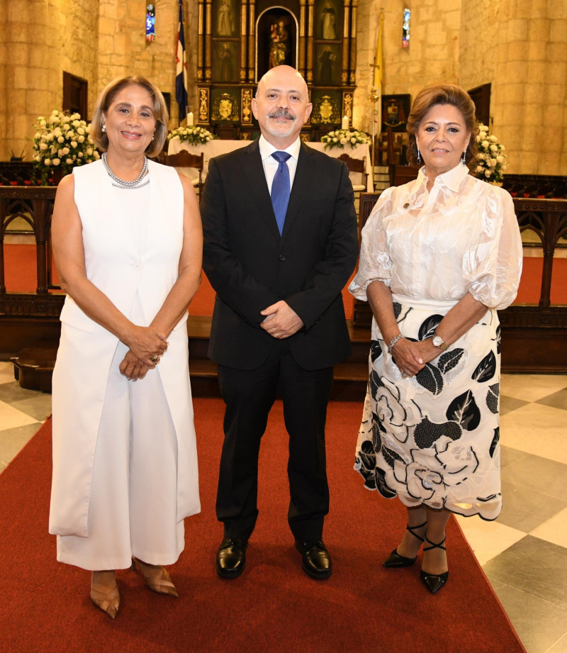 Luisa González de Bogaert, Víctor Pou y Emma Guzmán.