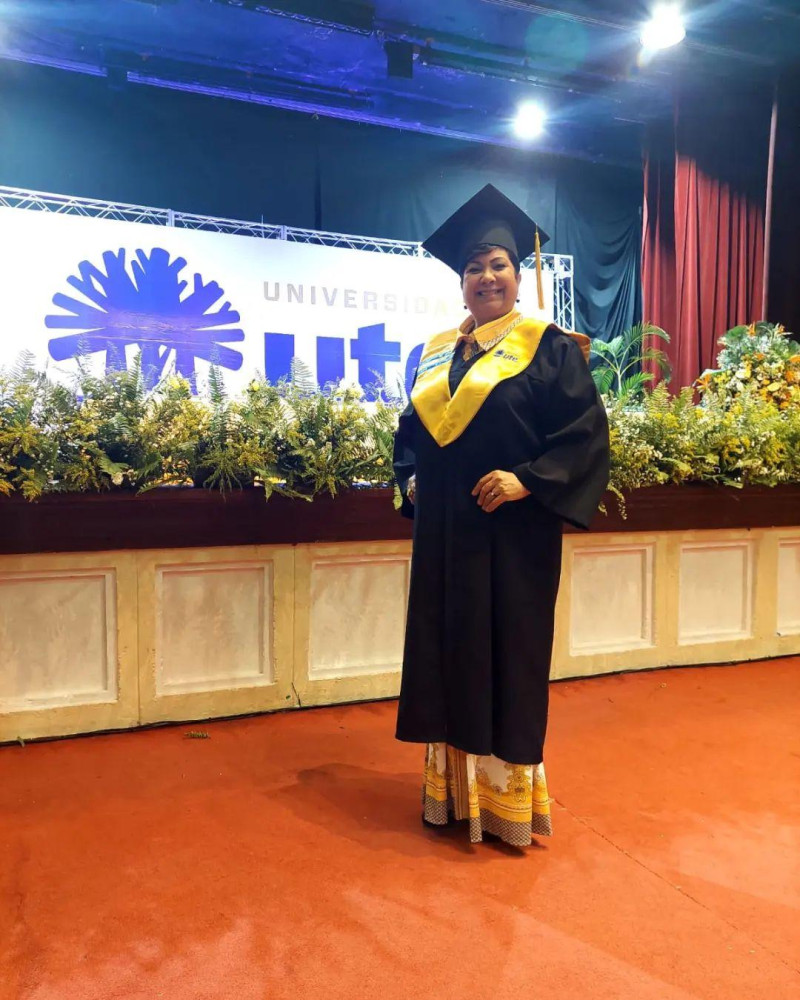 Delia Josefina Ortiz durante su graduación de la maestría en Diplomacia y Derecho Internacional