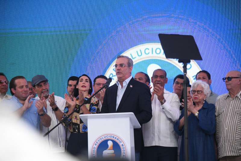 El presidente Luis Abinader, durante su discurso luego de ganar las primarias internas del PRM