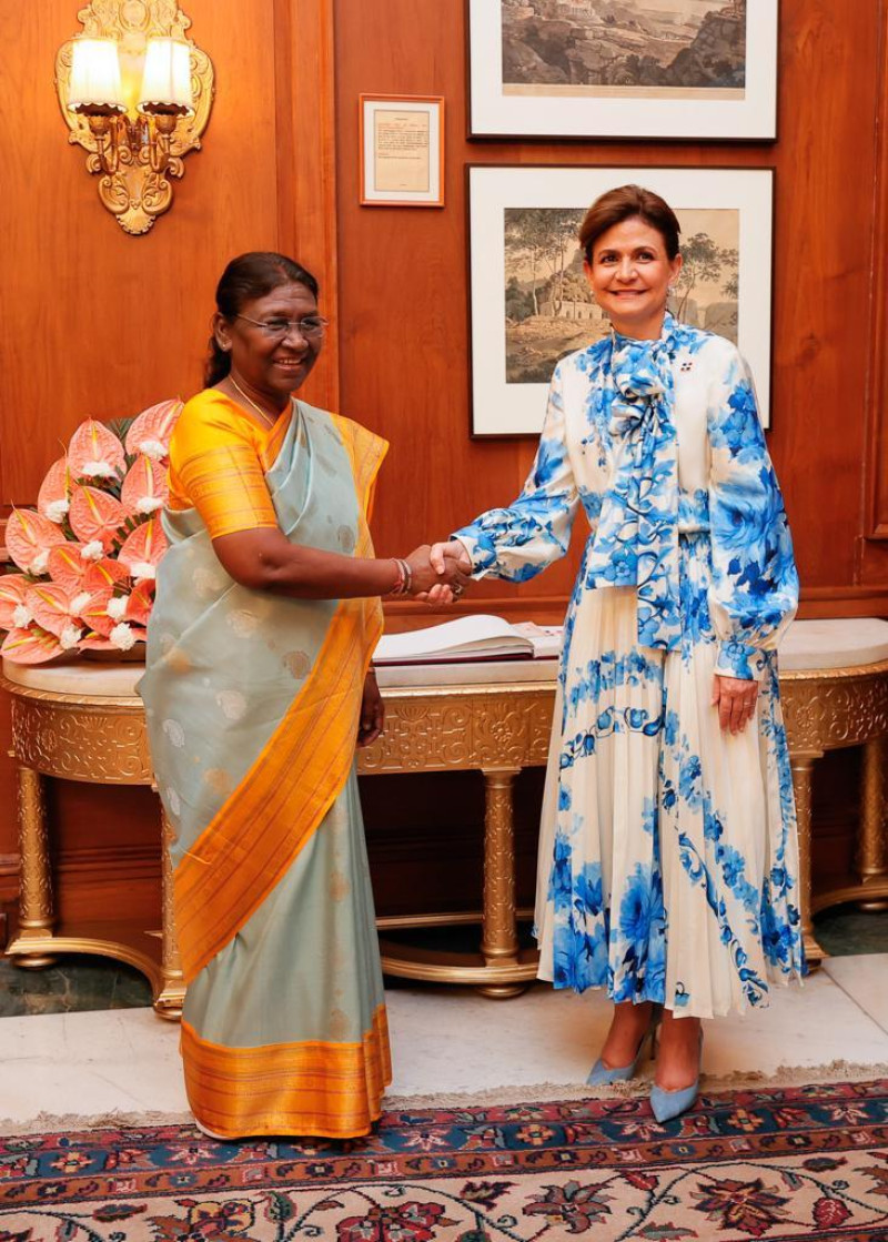 La vicepresidenta Raque Peña y la presidenta de la India, Droupadi Murmu.