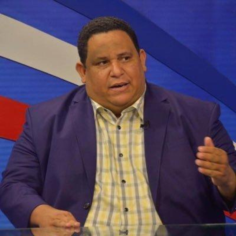 El exalcalde de Azua, Rafael Hidalgo, renunció como miembro del PLD