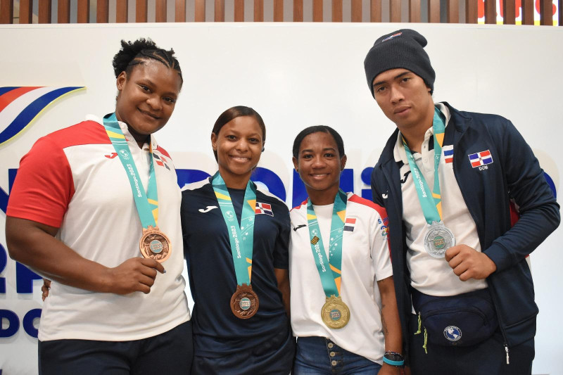 Crismery Santana, Beatriz Pirón, Dahiana Ortiz y Yudelina Mejía, medallistas en levantamiento de pesas en los Juegos Panamericanos.