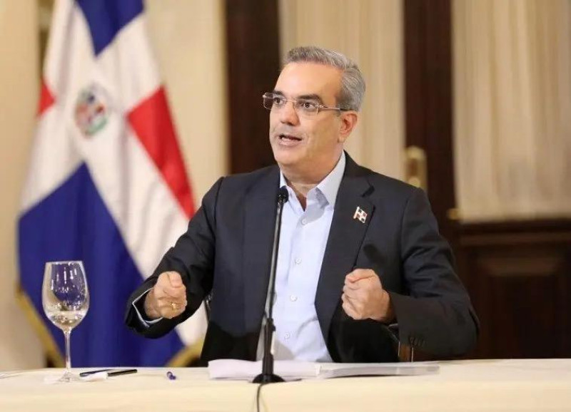 El presidente Luis Abinader ha destituido funcionarios por denuncias.